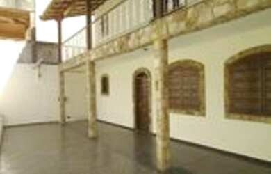 Imagem: A casa possui 4 Dormitórios, 3 Banheiros, 5 Vagas na garagem