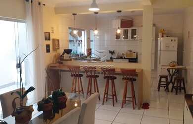 Imagem: A casa possui 3 Dormitórios, 3 Banheiros, 2 Vagas na garagem