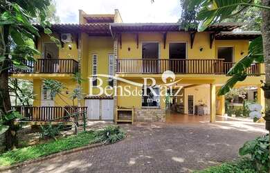 Imagem: A casa em condomínio possui 5 Dormitórios, 4 Banheiros, 5