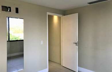 Imagem: O depósito à venda possui 1 Vaga na garagem e 35m² de Área