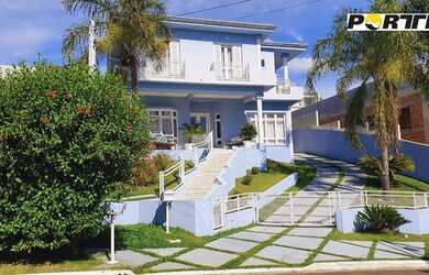 Imagem: A casa em condomínio possui 4 Dormitórios, 4 Banheiros, 2