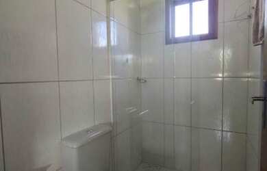 Imagem 9: Lindo sobrado de alvenaria, todo cercado de tela, linda vista da região