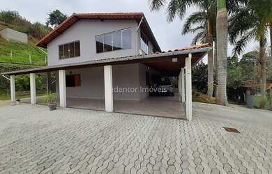 Imagem: A casa em condomínio possui 4 Dormitórios, 4 Banheiros, 5