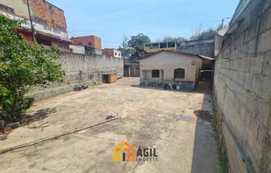 Imagem: A casa possui 3 Dormitórios, 1 Banheiro, 5 Vagas na garagem