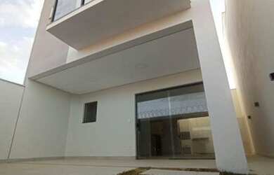 Imagem: A casa possui 2 Dormitórios, 2 Banheiros, 2 Vagas na garagem