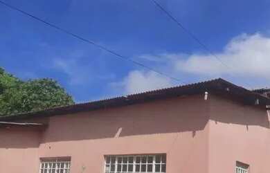 Imagem: A casa possui 2 Dormitórios, 2 Banheiros e está localizado