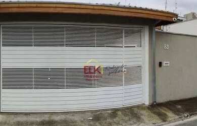 Imagem: A casa possui 3 Dormitórios, 3 Banheiros, 4 Vagas na garagem