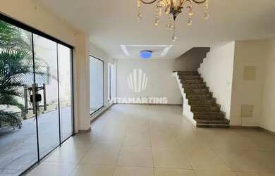 Imagem: A casa possui 3 Dormitórios, 2 Banheiros, 1 Vaga na garagem