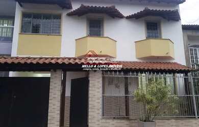 Imagem: A casa em condomínio possui 3 Dormitórios, 1 Banheiro, 2 Vagas