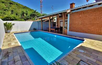 Imagem: A casa em condomínio possui 3 Dormitórios, 3 Banheiros, 3