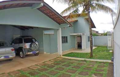 Imagem: A casa em condomínio possui 4 Dormitórios, 2 Banheiros, 3