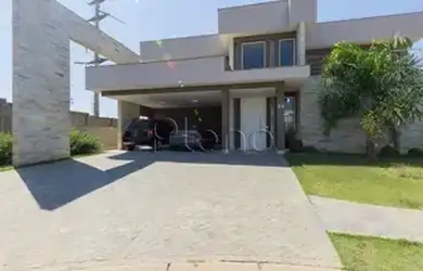 Imagem: A casa em condomínio possui 4 Dormitórios, 5 Banheiros, 2