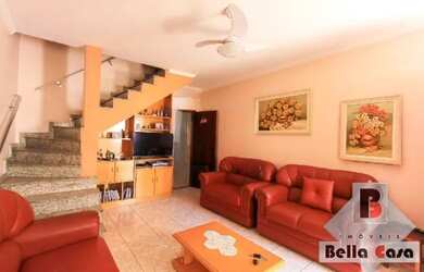 Imagem: A casa possui 2 Dormitórios, 2 Banheiros, 2 Vagas na garagem