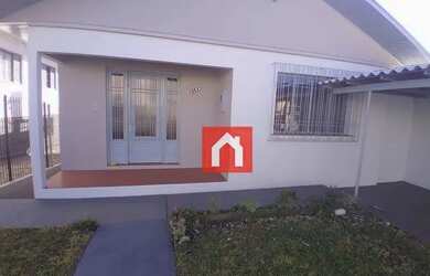 Imagem: A casa possui 3 Dormitórios, 1 Banheiro, 4 Vagas na garagem