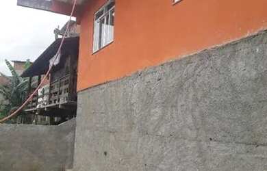 Imagem: A casa possui 2 Dormitórios, 1 Banheiro, 1 Vaga na garagem