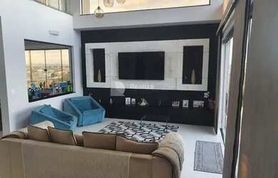 Imagem: A casa possui 5 Dormitórios, 3 Banheiros, 3 Vagas na garagem