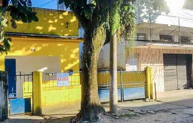 Imagem: A casa possui 2 Dormitórios, 1 Banheiro, 1 Vaga na garagem