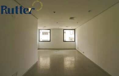 Imagem: O depósito possui 1 Vaga na garagem e 32m² de Área e está