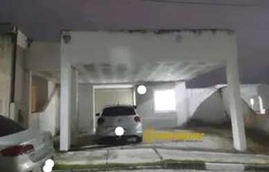 Imagem: A casa em condomínio possui 2 Dormitórios, 1 Banheiro, 2 Vagas