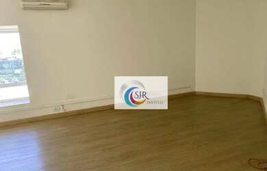 Imagem: O depósito possui 4 Vagas na garagem e 260m² de Área e está