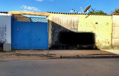 Imagem: A casa possui 1 Dormitório, 1 Banheiro, 2 Vagas na garagem