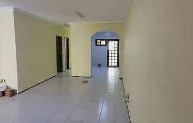 Imagem: A casa possui 4 Dormitórios, 3 Banheiros, 1 Vaga na garagem