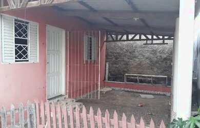 Imagem: A casa possui 2 Dormitórios, 1 Banheiro, 1 Vaga na garagem