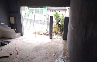 Imagem: A casa possui 1 Dormitório, 1 Banheiro, 1 Vaga na garagem