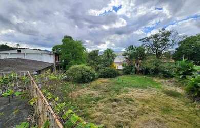 Imagem: A casa possui 3 Dormitórios, 5 Banheiros, 3 Vagas na garagem