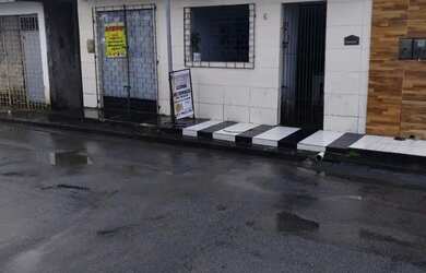 Imagem: A casa possui 2 Dormitórios, 1 Banheiro, 1m² de Área e está