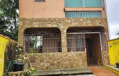 Imagem: A casa possui 3 Dormitórios, 1 Banheiro, 1 Vaga na garagem