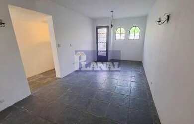 Imagem: A casa possui 3 Dormitórios, 4 Banheiros, 2 Vagas na garagem