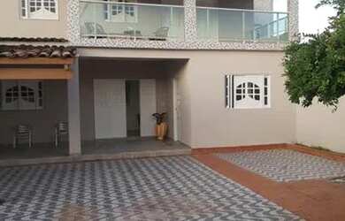 Imagem: A casa possui 5 Dormitórios, 3 Banheiros, 5 Vagas na garagem