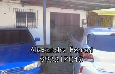 Imagem: A casa possui 2 Dormitórios, 2 Banheiros, 2 Vagas na garagem