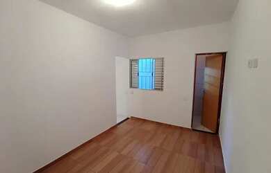 Imagem: A casa possui 1 Dormitório, 1 Banheiro, 37m² de Área e está