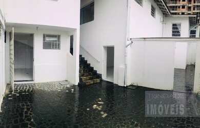 Imagem: A casa possui 3 Dormitórios, 1 Banheiro, 340m² de Área e