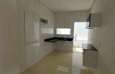 Imagem: A casa em condomínio possui 2 Dormitórios, 2 Banheiros, 2