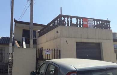 Imagem: A casa possui 3 Dormitórios, 2 Banheiros, 1 Vaga na garagem