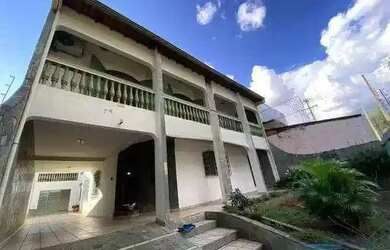 Imagem: A casa possui 4 Dormitórios, 1 Banheiro, 1 Vaga na garagem