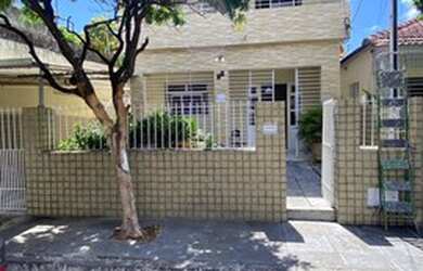 Imagem: A casa possui 3 Dormitórios, 2 Banheiros, 1 Vaga na garagem