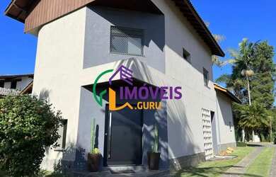 Imagem: A casa em condomínio à venda possui 3 Dormitórios, 5 Banheiros