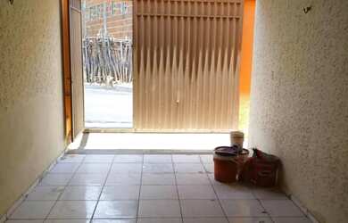 Imagem: A casa possui 3 Dormitórios, 2 Banheiros, 1 Vaga na garagem