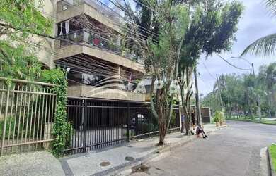 Imagem: O apartamento possui 4 Dormitórios, 4 Banheiros, 2 Vagas na