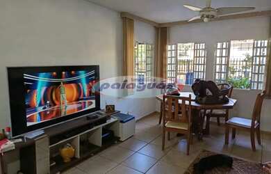 Imagem: A casa possui 3 Dormitórios, 3 Banheiros, 1 Vaga na garagem