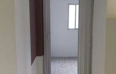 Imagem: A casa possui 1 Dormitório, 1 Banheiro, 1 Vaga na garagem e