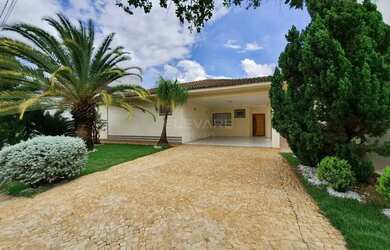 Imagem: A casa em condomínio possui 3 Dormitórios, 5 Banheiros, 4