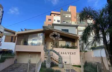 Imagem 2: Casa versátil na Av. Fernando Ferrari com 343m²