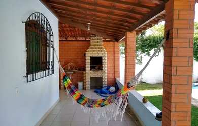 Imagem: A casa possui 3 Dormitórios, 3 Banheiros, 5 Vagas na garagem