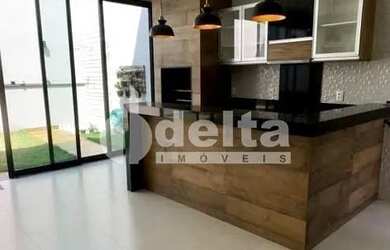 Imagem 10: Casa residencial disponível para venda no bairro Jardim Veneza em Uberlândia-MG