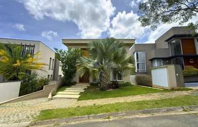 Imagem: A casa em condomínio possui 4 Dormitórios, 5 Banheiros, 5